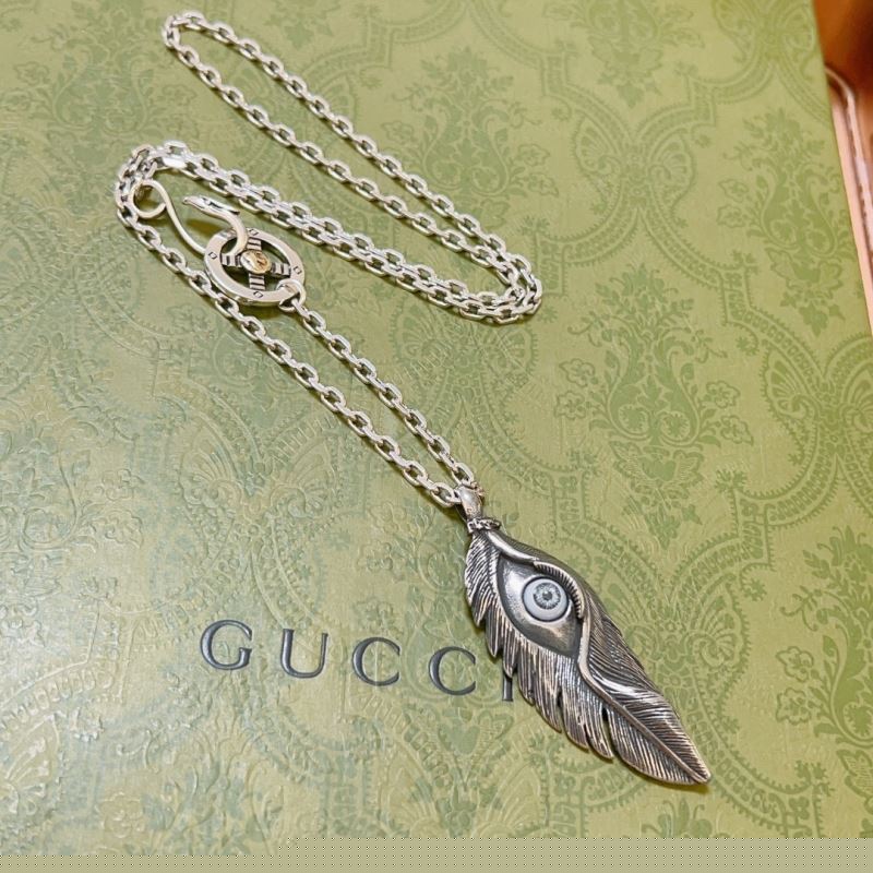 G*u*i necklaces